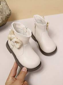新款女童蝴蝶结珍珠软底圆头甜美时尚公主风踝靴，适合秋冬季 - 米色 - 查看 4