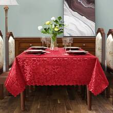1 Stück rote Jacquard Tischdecke, ein knitterresistenter und waschbarer Tischbezug aus Polyesterfaser, geeignet für die Tischdekoration an Weihnachten, und ein abnehmbarer Tischbezug aus reinem Polyesterstoff für den täglichen Gebrauch.