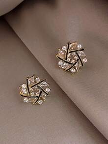 1 par de pendientes de botón con flores francesas vintage, camelias huecas con diseño de cruz, con cristales de strass para mujeres, accesorio elegante para otoño/invierno