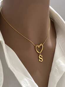 1 Piece Of Fashionable And Simple Stainless Steel Hollowed-Out Heart A-Z,26 English Letter Pendant Titanium Steel Necklace, Female Surname Collarbone Chain, A Niche And Light Luxury Gift For Best Friends, Family And Loved Ones On Festivals! Suitable For Daily Casual Wear Of Necklace Jewelry
