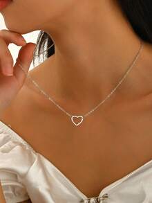 قلادة قلب أنيقة وبسيطة وجميلة، مناسبة للنساء، هدية صغيرة عصرية للأصدقاء