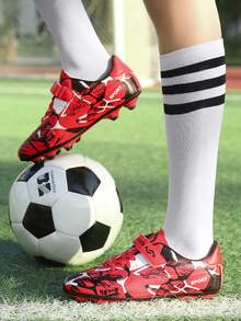 男女款青年长钉 TPU 外底草坪防踢全季节橡胶鞋底日常训练专业足球鞋，运动鞋