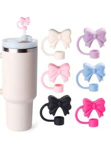 Conjunto de 3 peças de protetores de canudo rosa, com 26 letras do alfabeto disponíveis, protetores de canudo criativos com estampa de sakura, protetores de canudo de silicone reutilizáveis, capas protetoras contra respingos e poeira, acessórios portáteis e fáceis de limpar para canudos de copos térmicos, protetores de canudo com flores de 10 mm de diâmetro, protetores de canudo para copos de vidro, protetor de canudo fofo com estampa de flor (protetor de canudo + pingente de letra + pingente de colar com letra) - Conjunto rosa de 3 peças - Ver 1