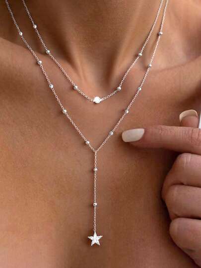 1 Stück modischer und sexy diamantbesetzter silberner zweischichtiger langer Halskette für Frauen. Charmante diamantbesetzte glänzende silberne zweischichtige Y-förmige Halskette für Frauen. Geeignet für Frauen zum Tragen beim Reisen und Besuch von Partys