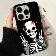 Un diseño de gesto de mano de calavera linda sobre un fondo negro, hecho de TPU de gran agujero que es moderno y a la moda.Es una funda de teléfono popular, a prueba de golpes, resistente a caídas y repelente de suciedad, compatible con varios modelos de , incluyendo  11/12/13/14/15/16 y sus versiones Pro.Perfecto para aniversarios, Día de San Valentín, lunares nuevos, Eid Al-Fitr, Eid Al-Adha, Ramadán, Día de la Independencia, correr. - Blanco y Negro - Ver 3