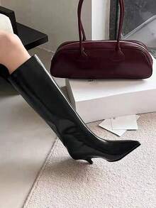 Botas Ankle de Haste Reta Femininas, Estilo Vintage de Cavaleiro, Bico Fino, Salto Fino, PU Preto Brilhante, Outono/Inverno