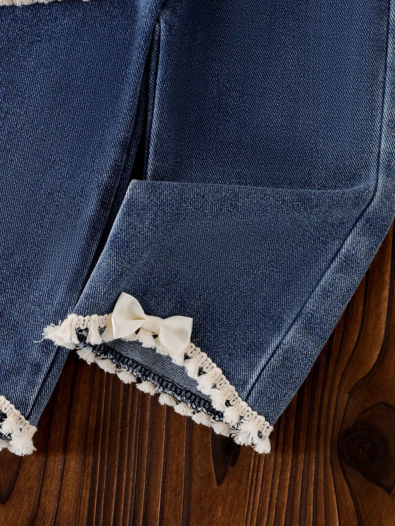 طقم بنطلون جينز عصري بخصر مطّاطي وتيشرت بأكمام طوي...