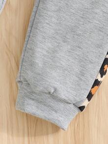coviviky Set de 2 piezas de sudadera con capucha de hombros caídos y pantalones deportivos con estampado de leopardo y patrón de corazón y estrella para niñas