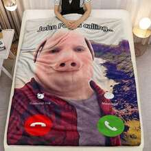 John Pork Is Calling" Flannel Blanket - Adorable Piglet Pattern, Hypoallergenic Knitted Fabric, Digital Printing, Suitable For Bed, Sofa, Camping, Travel, Car And Room Decor, Ideal Gift For Birthday, Christmas, New Year, All Seasons, Hypoallergenic Gift |   Playful Design | Durable Knit, Piglet Decor, Cozy Soft Flannel Blanket & Suitable For Birthday Anniversaries, Valentine's Day, Thanksgiving, Christmas, Halloween, Wedding, New Year Gifts Provide Personalized Ideal Gifts For Her, Him, Family Members, Boyfriends, Girlfriends, Fathers, Family Members, Mothers, Lovers, Daughters, Sons, Grandfathers, Grandmothers, Friends, Classmates And Pets. Sofa, Bed, Car, Bedroom, Living Room, Office, Outdoor Camping, Beach, Wall Decoration, Bedroom Decor, Halloween Blanket, Fall Decor, Fall Decorations For Home, Christmas Party Theme Blanket, Christmas Decor, Office Decoration - 彩色 - 查看 4