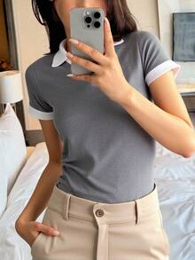 Playera camiseta tipo polo dama mujer casual crop top cuello puños contraste básica ceñida ajustada entallada acanalado cómoda fresca ligera diario moderna juvenil - Gris - Ver 3