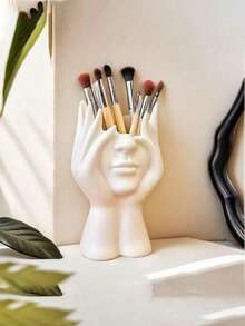 Đây là một sản phẩm làm từ chất liệu PP nguyên khối, có hình dáng người, đa chức năng, có thể dùng làm hộp đựng bút, bình hoa, hộp đựng cọ trang điểm và các phụ kiện trang trí khác. (Hộp đựng bút chì, văn phòng phẩm, túi xách) - Nhiều màu - Xem 2