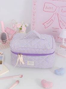 这款蓝色格子绗缝包小巧便携，适合万圣节等各种场合，可作化妆包、糖果袋、时尚休闲的大容量便携式拉链化妆包、旅行文具收纳包、度假必备化妆包，可收纳耳机、充电器、口红、化妆品、香水、护肤品和美容产品，也可用于家居装饰。适合送给妈妈、护士、学生、女学生、钥匙等，也是节日礼物的理想之选。这款化妆包用途广泛，可用于旅行、化妆收纳、化妆包、化妆包、化妆品收纳、化妆整理等。此外，它还可用于旅行、化妆包、化妆包、化妆包、旅行必备、化妆配件、小型化妆包、化妆包、化妆品包、旅行必备、大容量、大号化妆包、圣诞礼物、化妆包、旅行、送给女性的旅行礼物等。必备单品、化妆包、手拿包/小手提包、化妆品收纳包、化妆刷收纳包、化妆包、迷你化妆包、大容量化妆包、女士礼物、圣诞礼物、女士礼物创意 - 淡紫色 - 查看 19