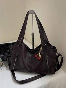 时尚多功能纯色单肩包，采用大容量复古PU材质，饰以樱桃吊坠，拉链封口，女士通勤包，适合购物、旅行和通勤等场合。 - 查看 2