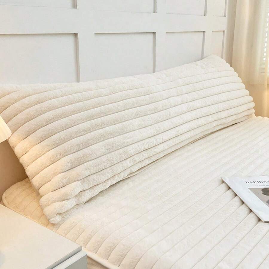 1 vỏ gối lông vũ mềm mại màu trơn, họa tiết bong bóng và gân, thuộc dòng Dreamlike, mềm mại, chống nhăn, thoáng khí, không có ruột gối, phù hợp cho giường đơn/đôi, vỏ gối nhung sữa dày dặn, nhung bông tuyết, lớp lót lông cừu hai mặt, dày dặn và ấm áp, mang lại cảm giác thoải mái như mây, đơn giản và tinh tế, ấm áp, phù hợp cho phòng ngủ, phòng khách, cả gia đình, món quà lý tưởng cho cha mẹ, gia đình và bạn bè vào các dịp lễ và họp mặt, hoặc làm quà tặng đồ dệt gia dụng, trang trí phòng, trang trí ghế sofa phòng khách.