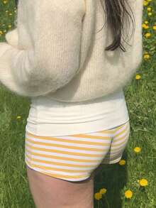 Women Y2k Fold Over Shorts Pajama PJs Shorts Summer Striped Elastic High Waist Lounge Shorts Tight Stretchy Micro Bottoms Mini Shorts Slim Fit Boy Shorts Sleepwear - 淡黃色 - 查看 1
