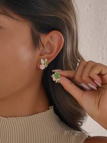 1 Pair Of Fashionable AB Style Drip Oil Leaf Earrings, Elegant And Gorgeous Faux Pearl Earrings, Asymmetrical Flower Earrings Suitable For Daily Vacations, Banquets And Parties