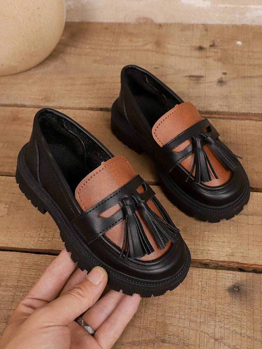 1 par de mocasines casuales de contraste de color suave de cuero de PU con puntera redonda y suela gruesa para niños pequeños, zapatos cómodos para vestir adecuados para estudiantes de 3 a 12 años, uso diario, escuela, vacaciones, fiesta, otoño/invierno - Marrón - Ver 1