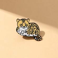 1PC Cute Curled - Up Cheetah Enamel Pin - Cartoon Cheetah In A Cozy, Curled Pose With Spotted Fur & Striped Tail Design, Lapel Brooch For Bags & Clothes, Adorable Wildlife - Themed Fashion Accessory, Sweet Jewelry Gift For Cheetah Lovers & Fans Of Cute Accessories