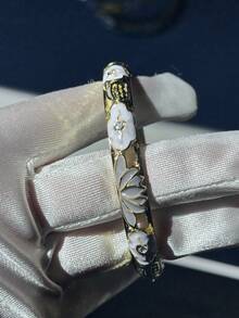 Brazalete con bisagra de tono dorado decorado con esmalte de hoja de loto y vaina de loto de colores vintage, regalo creativo para el Día de la Madre o cumpleaños - Joyería de mujer de moda en rosa, verde, azul (debido al esmalte, el color puede variar bajo diferentes iluminaciones)