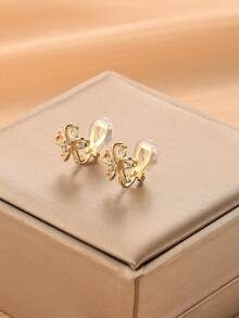 1 对时尚新款锆石镂空铜耳环，女士夹式耳环，采用高端蚊香设计，适合日常佩戴和节日礼物