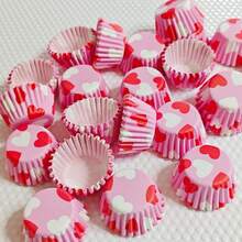 Moldes para mini cupcakes, tazas de papel pequeñas para hornear, tapetes pequeños para tartas, moldes para hornear, envoltorios desechables para cupcakes - Corazones rojos y blancos - Ver 7