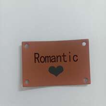 Etykieta ze skóry PU do odzieży DIY, naszywka do jeansów, etykieta ze skóry ekologicznej, tłoczona etykieta ze sztucznej skóry, akcesoria dla zwierząt, czapka dzianinowa, logo grawerowane laserowo, etykieta z nitem, nadruk graficzny - Akcesoria odzieżowe - Zobacz 13