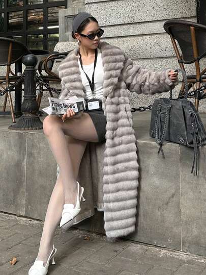 Modischer grauer Kunstpelzmantel für junge Frauen, Luxus-Kragen, Langarm, dekoriert mit flauschigem Gürtel, eleganter Stil, Winterjacke Oberbekleidung