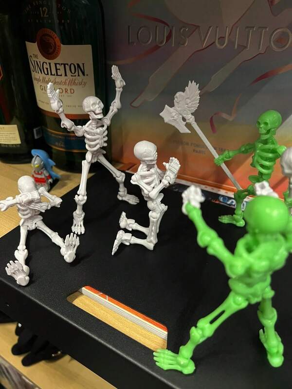 1pc Movable Joint Skeleton Model, Collectible, Home & Car Decor, Cute Or Creepy Skeleton Model, Living Room Decoration, Halloween & Christmas Decor, Ideal Gift For Birthday & Christmas, Winter