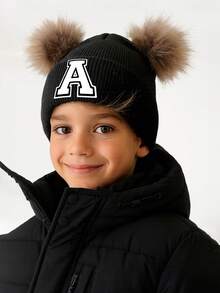 1 pieza Gorro de punto personalizado con letra A-Z para niños, gorro de punto suave y cómodo con doble pompón, adecuado para otoño/invierno, vuelta al colegio, cálido y a prueba de viento para niños y niñas
