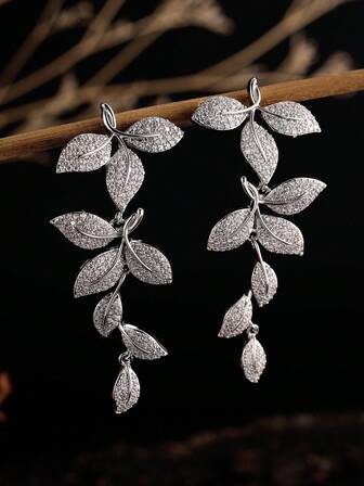 rakol 2 st silverfärgade rörliga ringar med kubisk zirkonia och flerbladig berlock