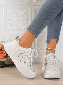 Zapatillas deportivas ligeras y de suela blanda para mujer, zapatos deportivos de malla transpirable para exteriores, nuevos tenis de moda casual y versátil para el otoño de 2025, zapatos de plataforma