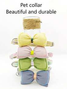 1 pieza Collar de mascota de estilo aleatorio con lazo a cuadros para gatos y perros, collar con campana para perros y gatos, collar pequeño para perros con patrón a cuadros y lazo esponjoso, de moda y llamativo, ligero y no pesado, sin sensación de uso, cómodo para que las mascotas lo usen, ajustable, adecuado para todos los gatos y perros.