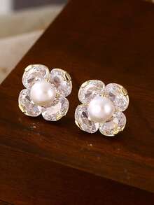 Orecchini a forma di quadrifoglio placcati in oro 18K, eleganti e carini in rame, adatti per l'uso quotidiano e per occasioni speciali