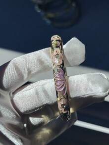 Brazalete con bisagra de tono dorado decorado con esmalte de hoja de loto y vaina de loto de colores vintage, regalo creativo para el Día de la Madre o cumpleaños - Joyería de mujer de moda en rosa, verde, azul (debido al esmalte, el color puede variar bajo diferentes iluminaciones)