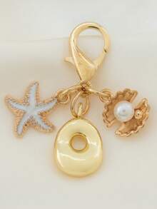 1个A-Z字母金色泡泡字母吊坠钥匙扣，饰以海星和贝壳配件，可用作钥匙扣、戒指、包包挂饰、背包挂件、汽车挂件，非常适合购物、海滩、露营、钱包和手提包，是送给女性、朋友、学生的理想礼物，时尚创意设计，生日礼物、夏季包包挂饰、万圣节配饰、教师节礼物。 - 彩色 - 查看 22