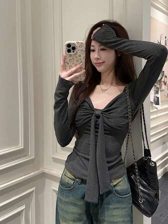 修身蝴蝶结V领短款长袖T恤，修身又显身材