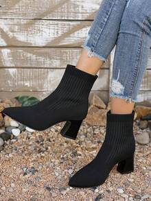 بوت جوارب مريحة وعملية للنساء ذوات الحجم الكبير، ذات أصبع مدبب وكعب عالي، بتصميم أوروبي مناسبة للخريف والشتاء