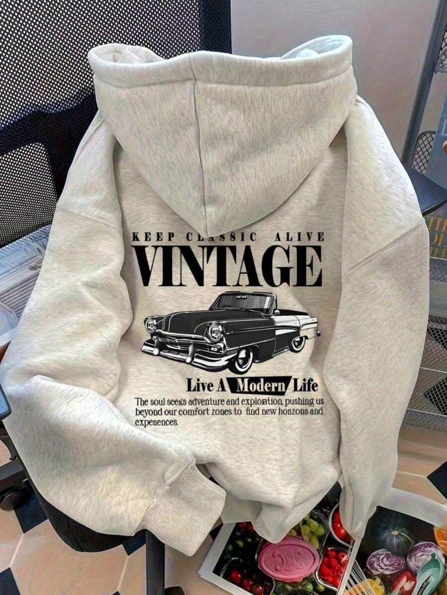 KID003-1|sudadera para niña|Sudadera con capucha Otoño/Invierno 2025|Sudadera estampada elegante para edades de 3 a 15 años|Cómodo y cálido|Enviado desde México|Temporada de regreso a clases|Halloween|Día de los Muertos|Para uso diario y regreso a clasesSudadera de color gris claro con diseños vintage que mantienen el espíritu clásico vivo, con un coche retró y frases inspiradoras como "KEEP CLASSIC ALIVE" y "Live A Modern Life", perfecta para aquellos que aman la combinación de lo antiguo y lo moderno - Gris - Ver 1
