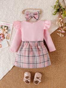 Conjunto elegante y dulce de 3 piezas para niña bebé: Mono con volantes en rosa, falda a cuadros rosas con decoración de lazo, y diadema con lazo