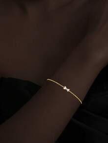 1 brățară din argint sterlin S925 cu fundă, pentru femei, încrustată cu diamante și cu un design de nișă. Are un stil modern și minimalist, potrivită pentru cele mai bune prietene și pentru asortarea zilnică a femeilor și, de asemenea, un cadou excelent pentru mame, surori și iubite.