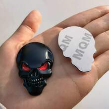 1pc Stimulating Gothic Skull Metal Car Emblem - Black With Red Glowing Eyes, Durable Metal Sticker For All Vehicles, Universal Type, Gothic Car Accessories |   Skull Design |   Durable Metal Sticker, Skull Car Decoration - 5CM*3.5CM 1.97英寸*1.38英寸 - 查看 2