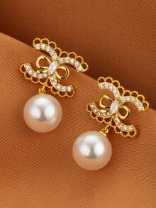 زوج من أقراط الأذن الأنيقة المبسطة ذات الحرف C المزدوج المرصع باللؤلؤ، بنمط الحرف المرصع بالزركونيا، مناسب للهدايا والاستخدام اليومي