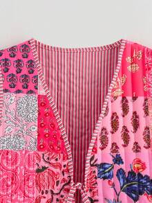 Blusa de vacaciones con bloqueo de color y estampado de paisley con lazo delantero CT1215