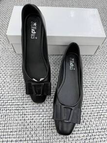 Bailarinas de unicolor elegantes y de moda para la oficina y el transporte