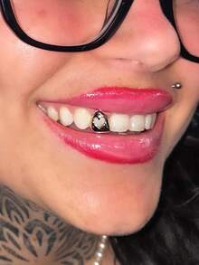 2pcs Hollowed-Out Heart Grillz Set, Golden And Silver Open Face Teeth Caps, Hip Hop Dental Jewelry For Women And Men