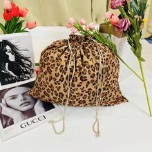 三种尺寸可选，适合大多数包袋。这款奢华包袋防尘套束口袋，材质柔软，不会损伤包袋。非常适合存放婚纱、拉菲草袋内衬、吹风机和衣物。防潮、抗老化、柔软的面料，使其成为馈赠佳品和旅行收纳好帮手。 - 棕色 - 查看 4