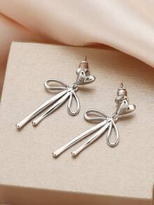 A Pair Of Fashionable Heart-Shaped Bow Earrings, Exquisite And Versatile, Suitable For Ladies; Perfect For Wearing On Any Occasion And Can Be Gifted To Friends.