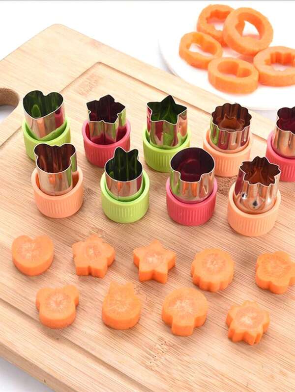 3pcs/Set Random Color Vegetable Cut Mold, Stainless Steel Creative Cute Carrot Cutter, For Cooking Kids Food,Vegetable Cutting Machine, Shape, Cookie Seal For Baby DIY Food