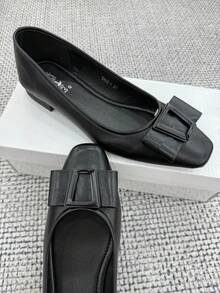 Bailarinas de unicolor elegantes y de moda para la oficina y el transporte