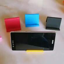 1 Stück multifunktionaler PVC Handy- & Tablet-Ständer - einfach zu installieren, geeignet für Wand oder Schreibtisch, passend für Zuhause, Schule und Büro